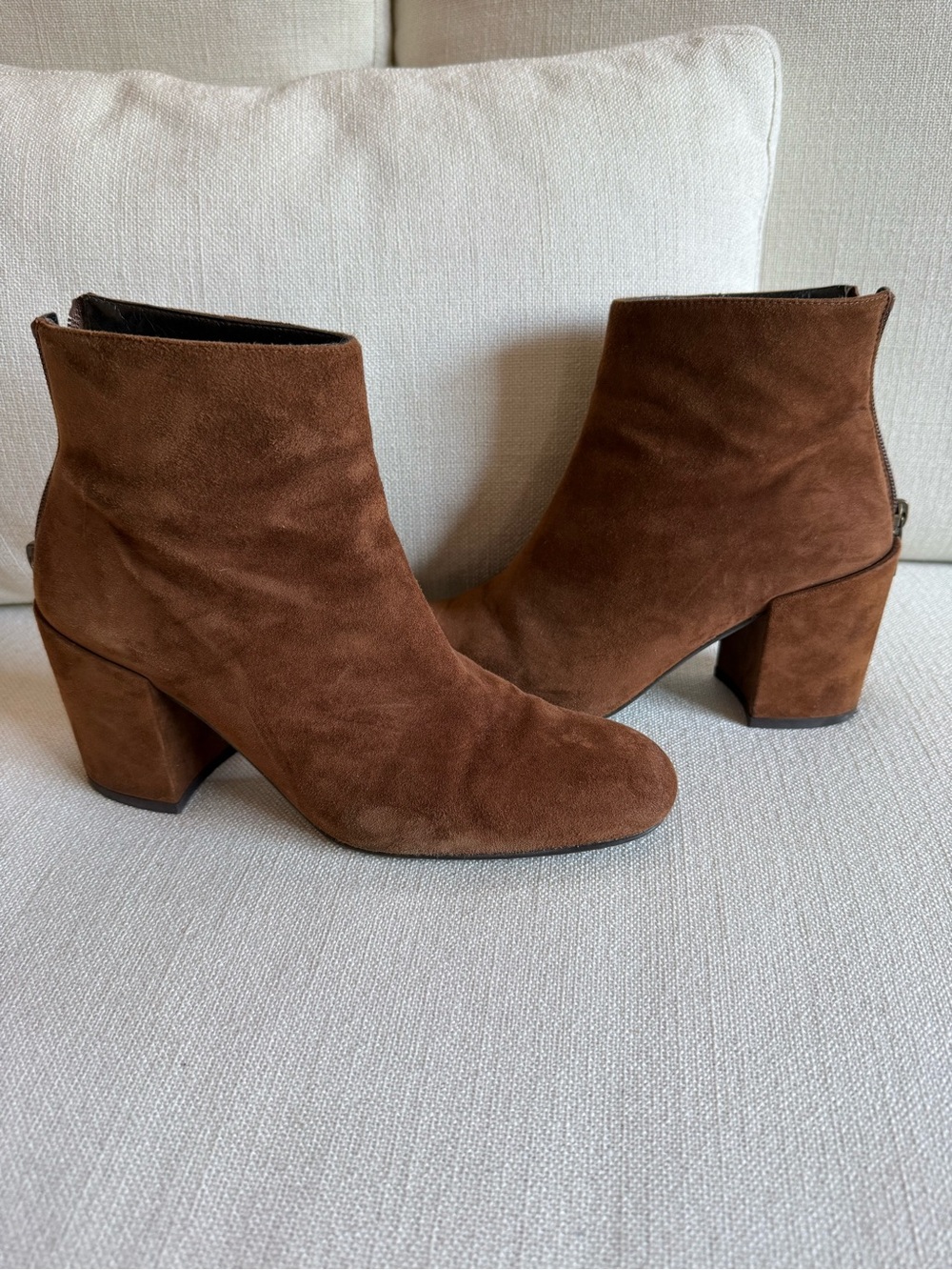 Stuart Weitzman cognac brown suede ankle boot size 7N